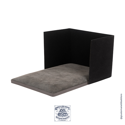 Giusto Manetti - Gilding Cushion with Suede Shield